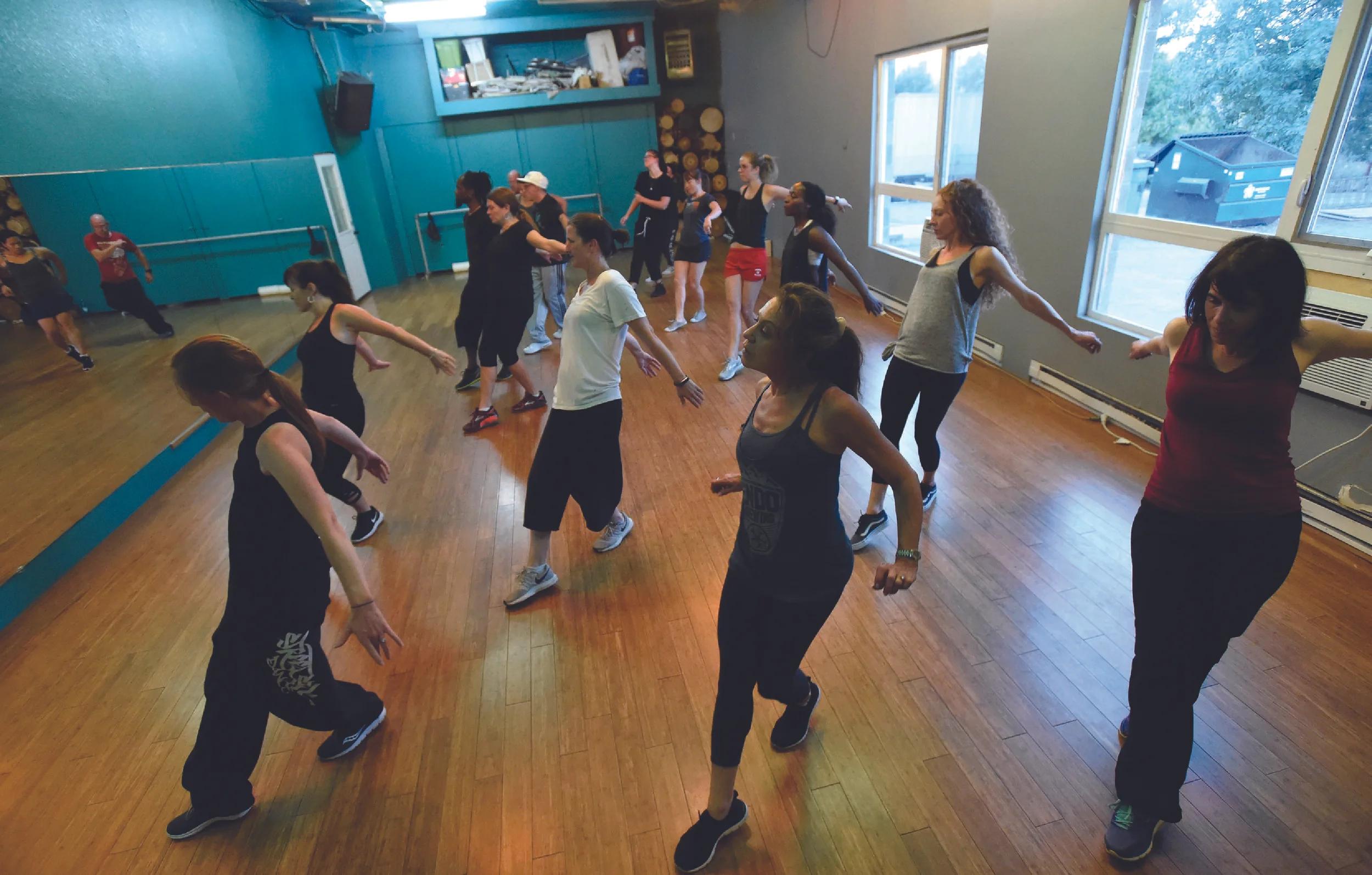 Ballet Technique with Eileen Waukau at Streetside Dance (photo 2)